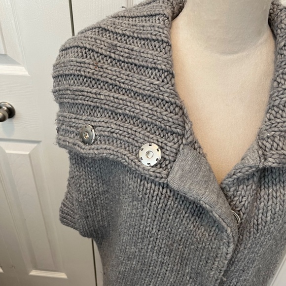 French Connection size M sweater - Picture 3 of 15